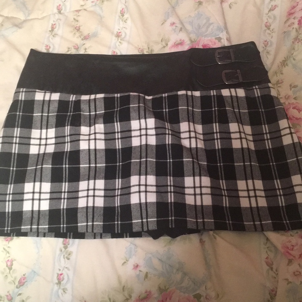 Black and White plaid checkered mini school skirt
